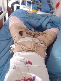 趁宿舍没人，自己玩一玩。