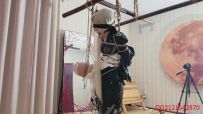 【悦感日记】资深coser雀雀cos穹妹吊缚|入体跳蛋|假阳深喉|口枷|保鲜膜封脸|揉胸|SP屁
