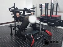 【缚心室】油光黑丝女特工被俘记！大型拘束架伺候，修长美腿完美身材，炮机+AV棒折磨