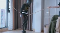 【悠米】《女侦探4》由于女侦探频繁坏组织的好事，被悬赏抓了起来，手脚铐住，要让她