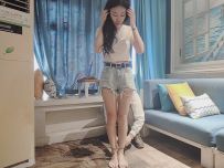 【网友作品】牛仔短裤五花沙发上的驷马