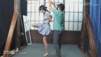 【试炼工作室】曾经高中的女同桌被我虐惨了（超大口球+单腿吊+M腿+枷锁放置+跪姿直臂