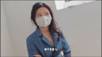 【夏欲妙妙屋】楼道调教,回到房间后,慢慢玩到她受不了她开始自慰,犹豫再三我还是帮帮