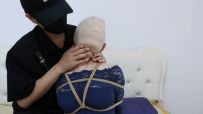 得意客订制————《致命采访》上，女探员接受采访讲述抓捕犯人遇险经过。