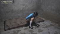 【原版收藏】【五四芳魂】牢房里关押着五四装女孩被押进刑房骑木马老虎凳挠打脚心五花