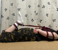 【三七原创】白袜驷马挠脚心＋口球，自己挣扎解开绳子