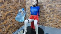 HD飞天 木桩马步强制挣扎竟把女超人折磨成女废人