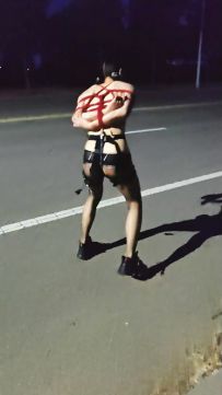 【一颗露露子】一颗露露子户外捆绑篇15 露露全裸捆绑穿戴飞机杯马路中央榨精 郊狼肛钩