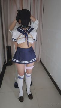 【米粒儿】脱缚挑战第一弹（上）：挑战篇，高吊脖，双手拷在身后，袜子包手，黑丝套头