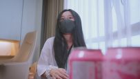 【悠米】《Ol捆绑日记4》女秘书陪上司在酒店出差被灌醉绑了起来，衣领也被扯开了几颗