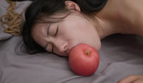 【焱火工作室】坏女孩云溪被催眠后竟然变成了人体宴果盘？被入叫的好骚