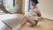 奥特曼 绳艺日常，超可爱的眼镜妹，还挺耐绑