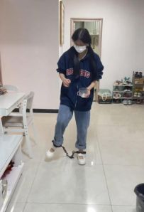 布莱恩 18岁女高焊死脚镣-电焊死镣的两天体验（上）