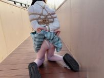 【缚心室】双马尾女学生的户外初体验，啵啵贝M腿紧缚，秒C神器超长时间折磨，在公园里