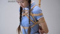 【灰太狼的羊】美女身穿蓝色旗袍被捆绑，高位悬空吊缚转圈圈，大口径口枷口球堵嘴，口