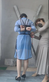 【皖北绳艺】美艳少妇清纯装被五花大绑，带脚拷
