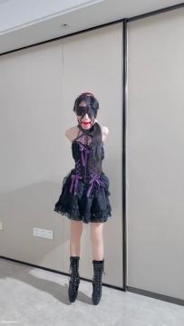 长颜草 芭蕾高跟鞋罚站移动+吊起口球强制罚站，虐足痛到痛哭到最后只用鞋跟保持平衡